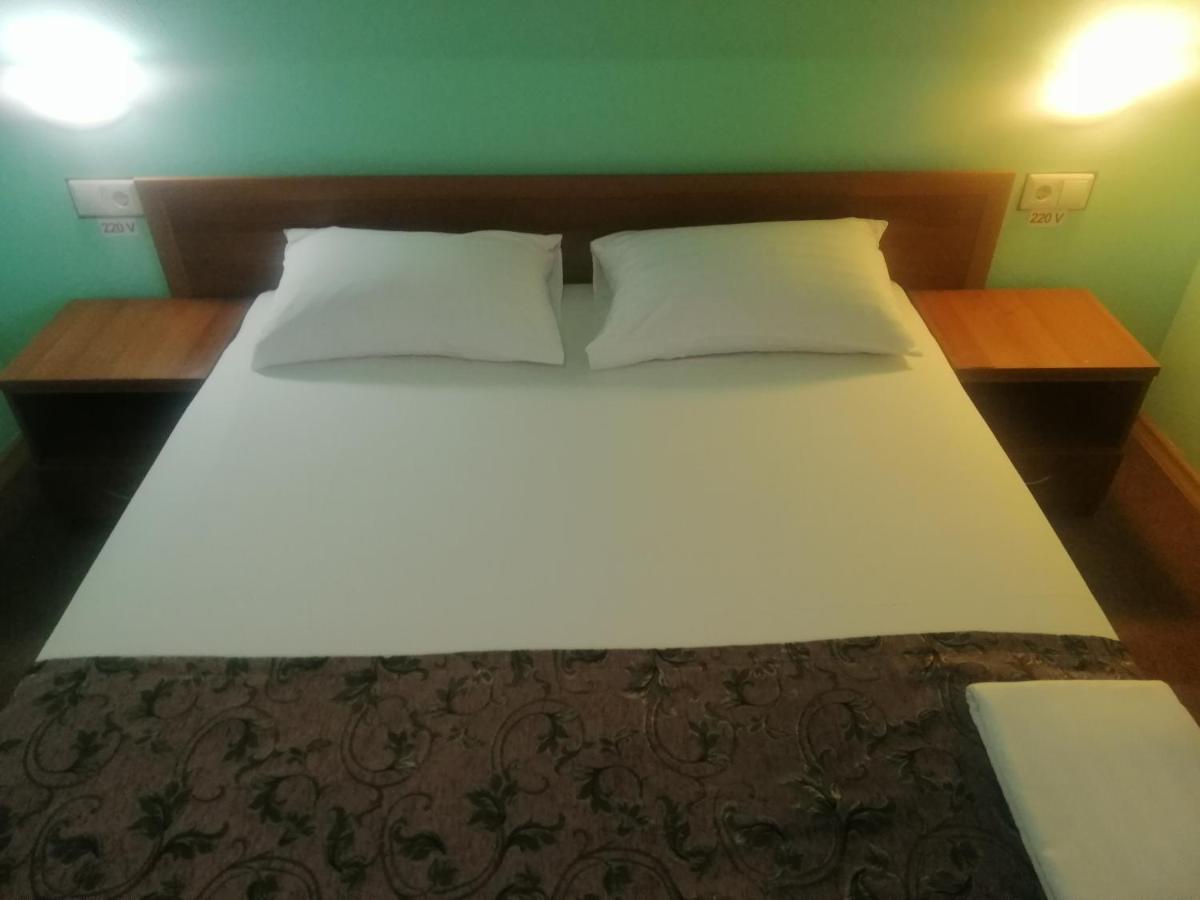 Hotel Gostiniy Dvor Non-Stop Cherson Esterno foto