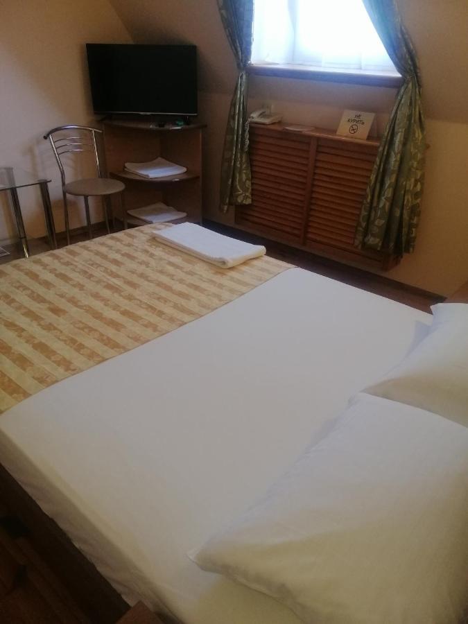 Hotel Gostiniy Dvor Non-Stop Cherson Esterno foto