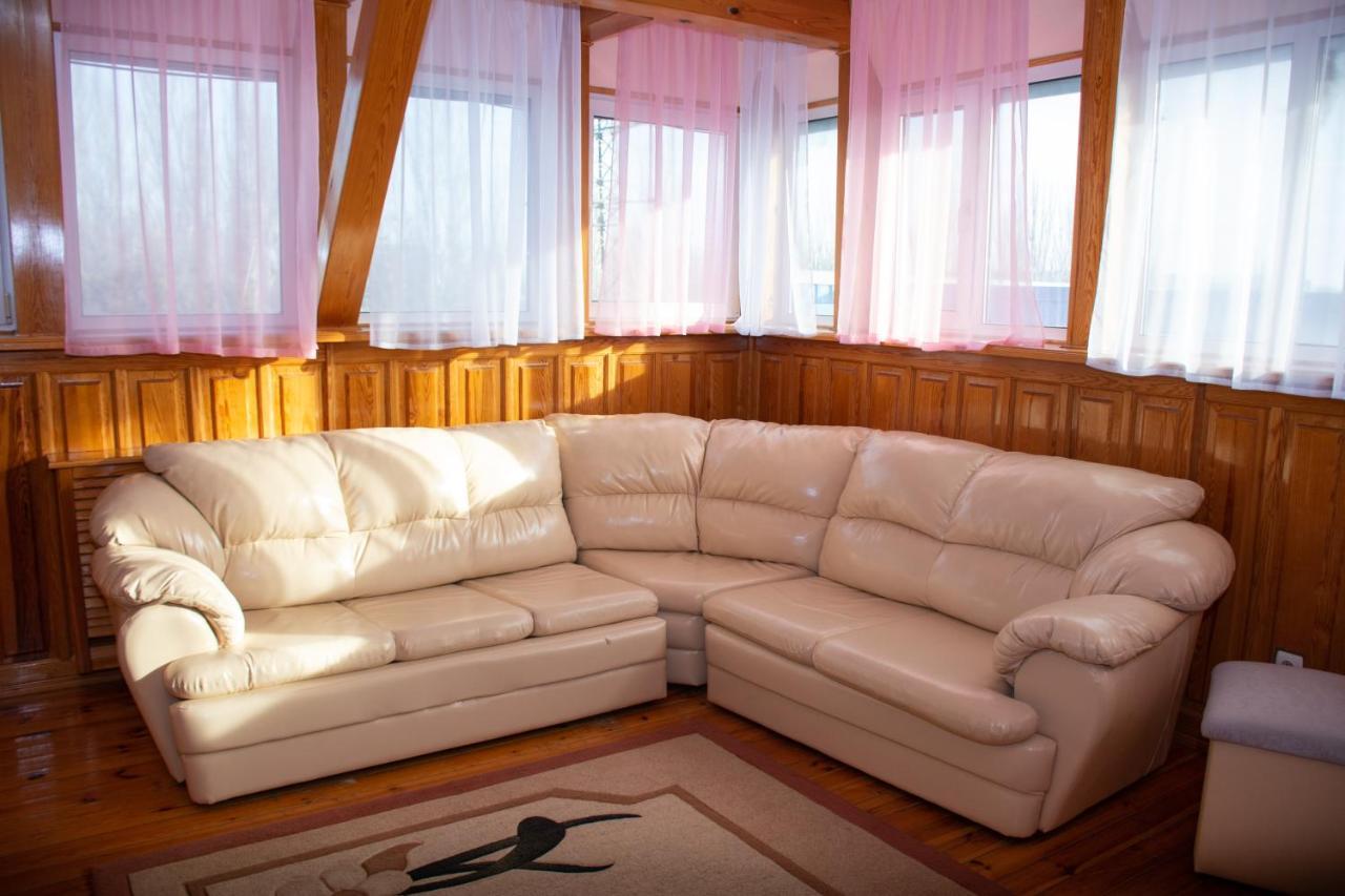 Hotel Gostiniy Dvor Non-Stop Cherson Esterno foto