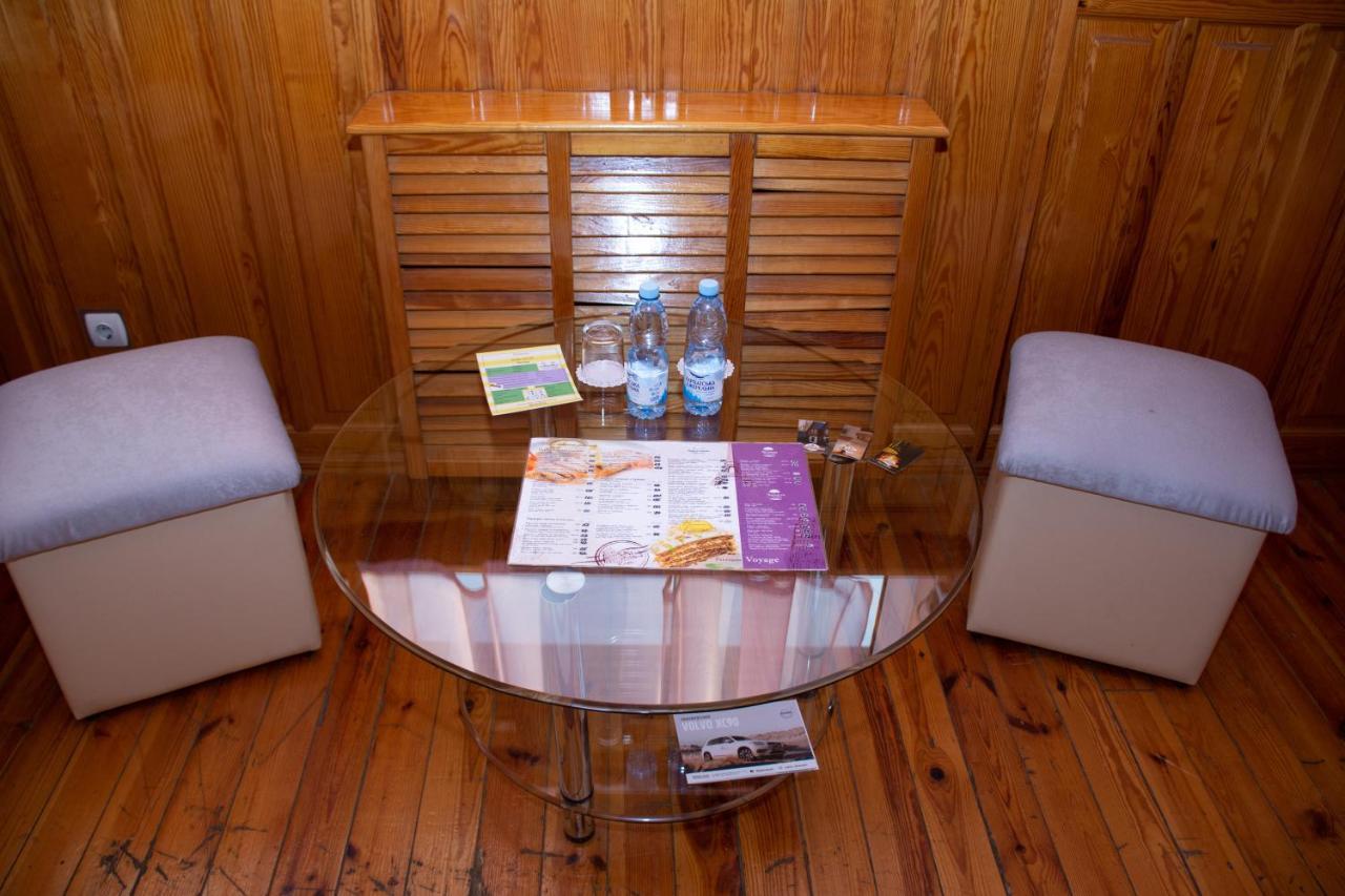 Hotel Gostiniy Dvor Non-Stop Cherson Esterno foto