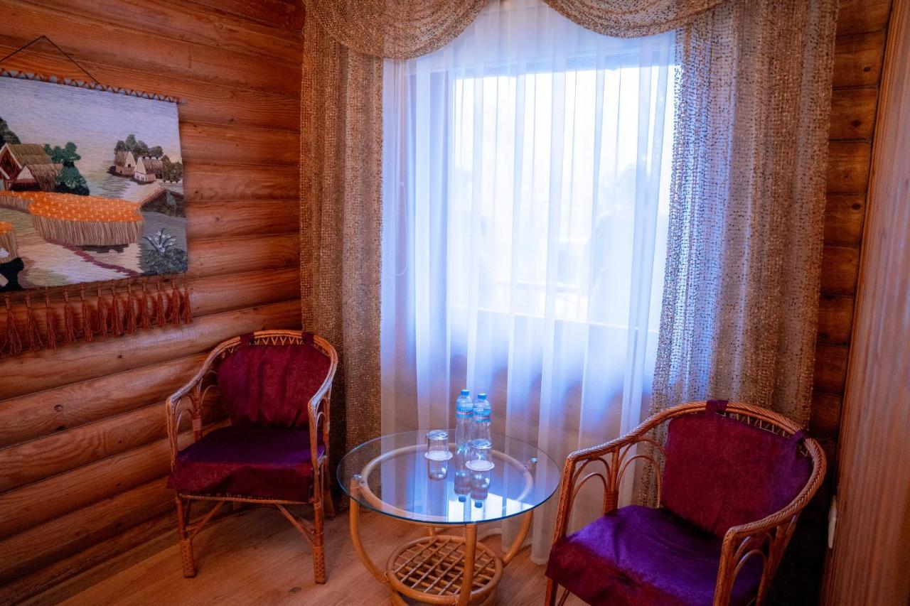 Hotel Gostiniy Dvor Non-Stop Cherson Esterno foto