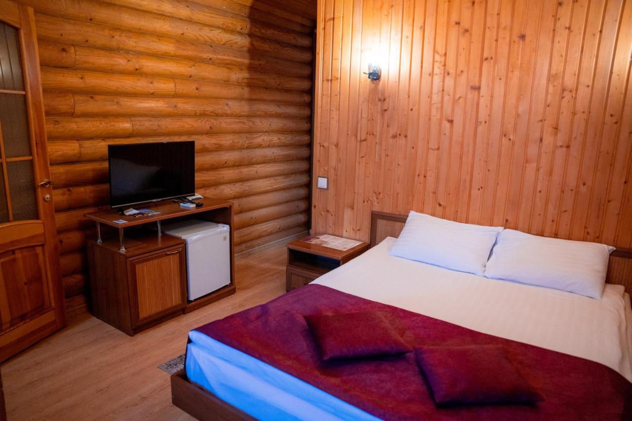 Hotel Gostiniy Dvor Non-Stop Cherson Esterno foto