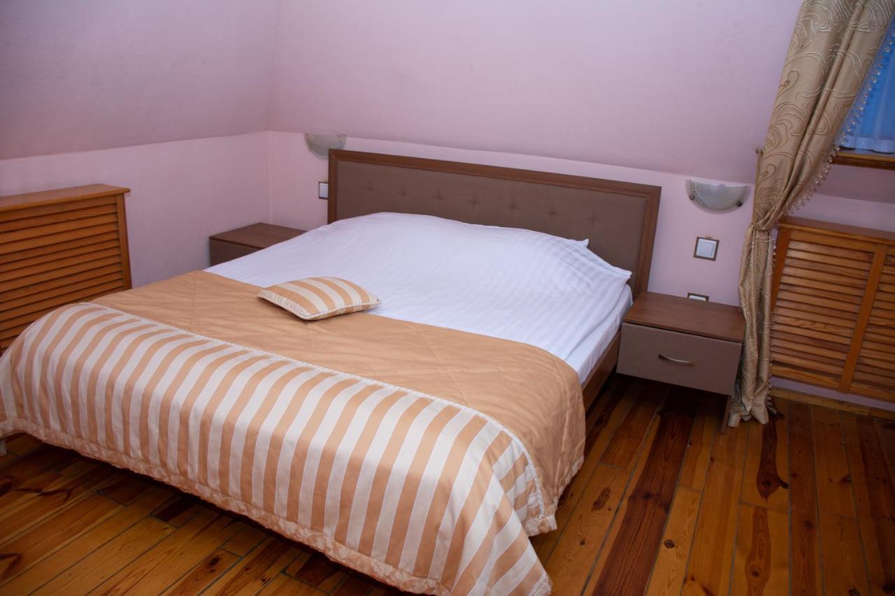 Hotel Gostiniy Dvor Non-Stop Cherson Esterno foto