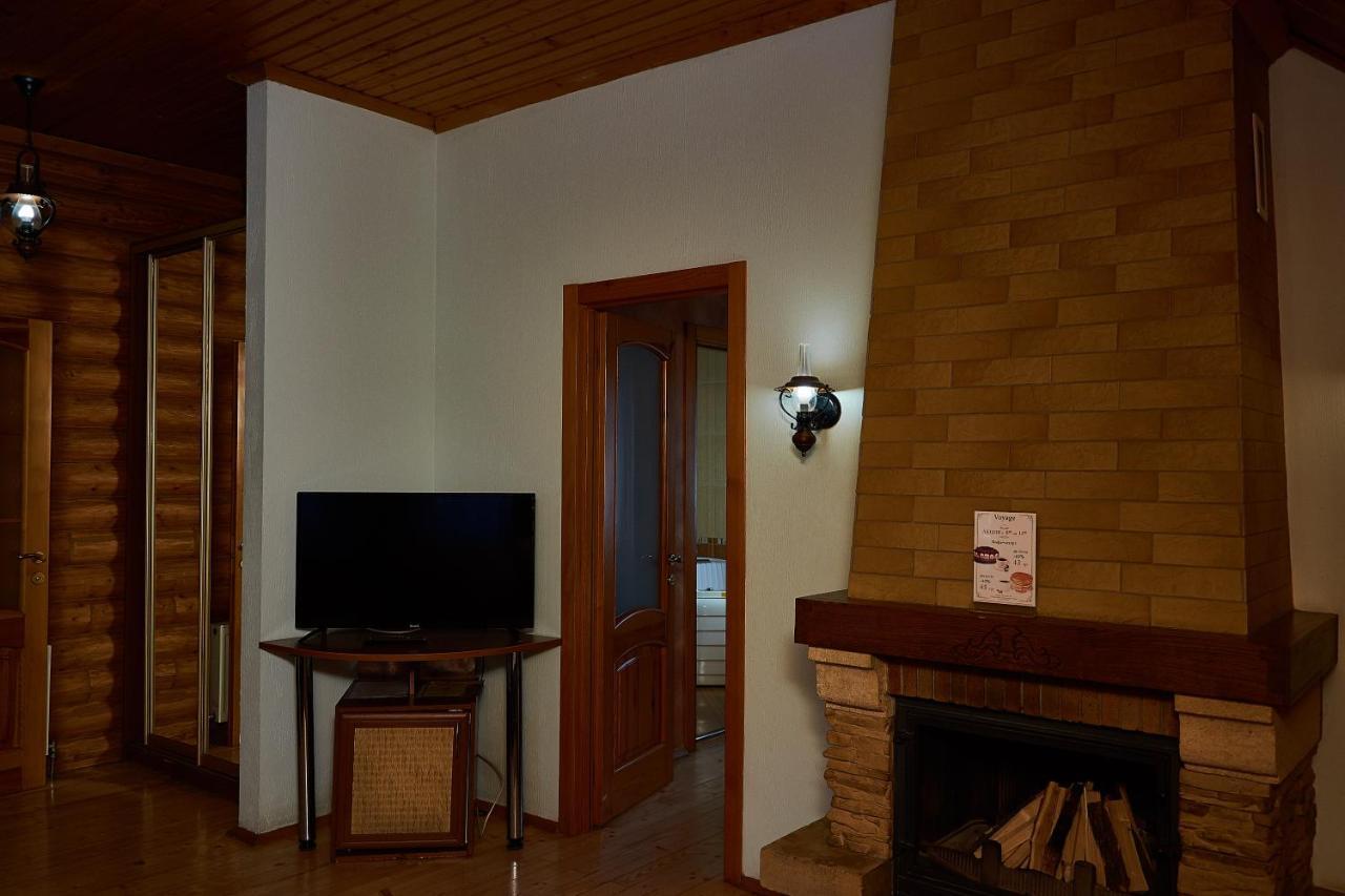 Hotel Gostiniy Dvor Non-Stop Cherson Esterno foto