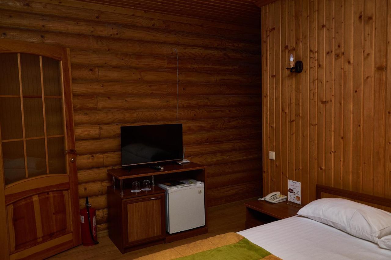 Hotel Gostiniy Dvor Non-Stop Cherson Esterno foto