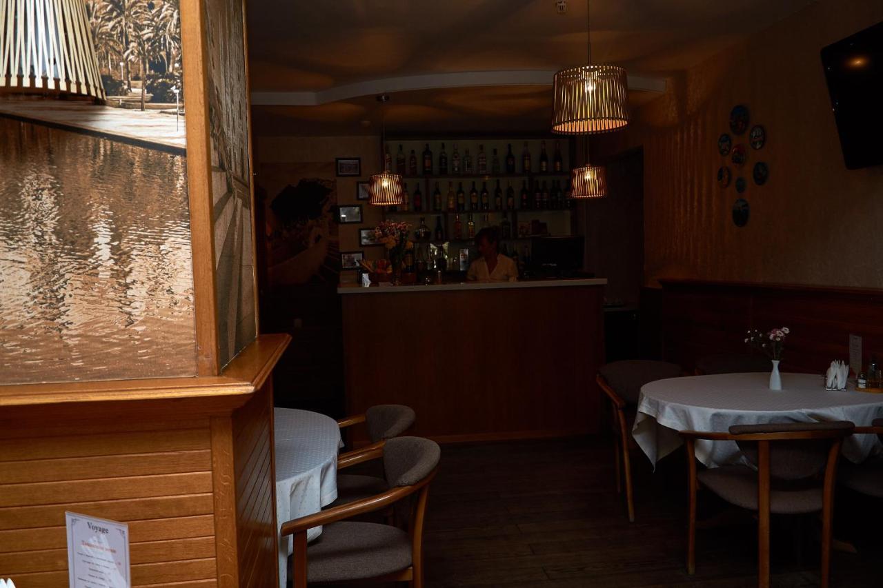 Hotel Gostiniy Dvor Non-Stop Cherson Esterno foto