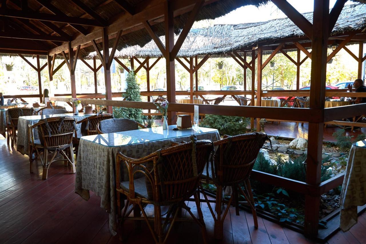 Hotel Gostiniy Dvor Non-Stop Cherson Esterno foto